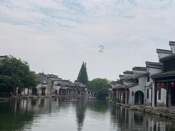 逃离废弃火车站